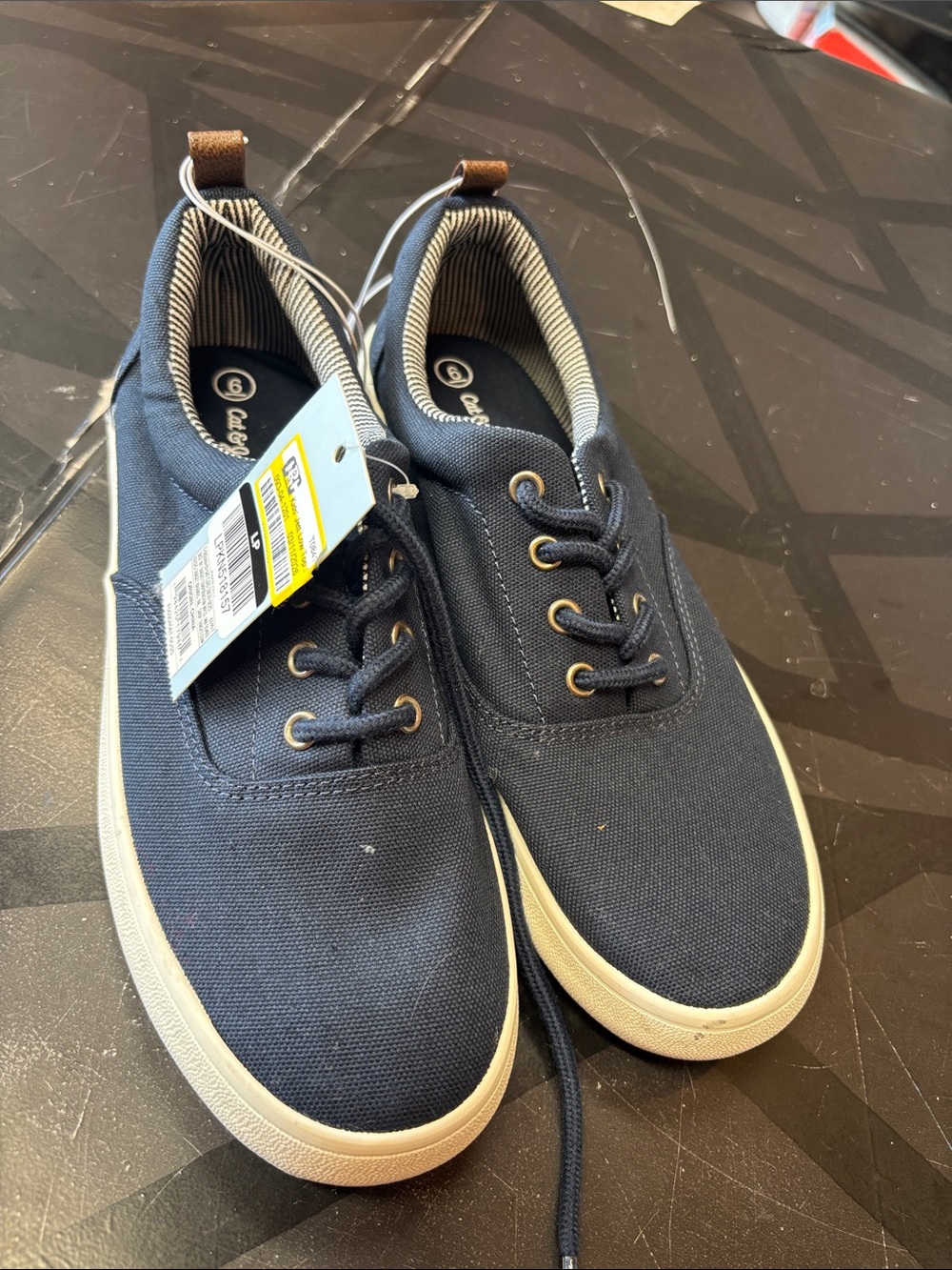 Cat & Jack Navy Canvas Men's Low-Top Sneakers with White Sole b171s